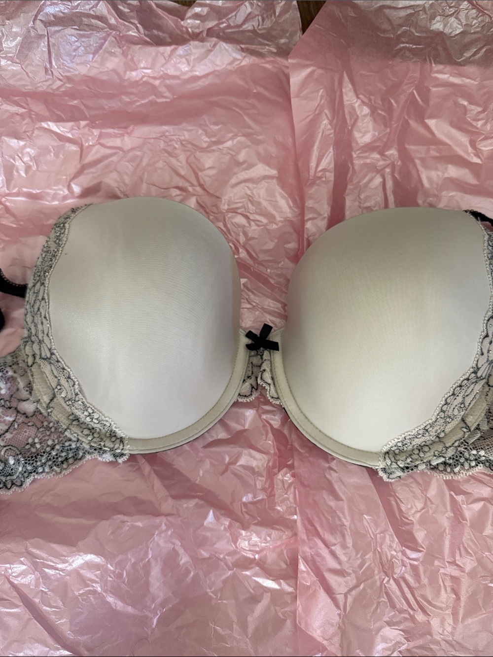 Victoria’s Secret Dream Angels Lace-Trim Perfect Coverage Bra in Cream 36C